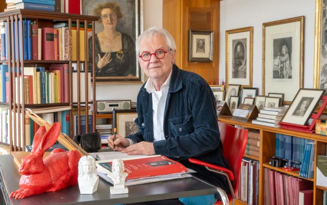 Reinhard Goebel in seinem Arbeitszimmer