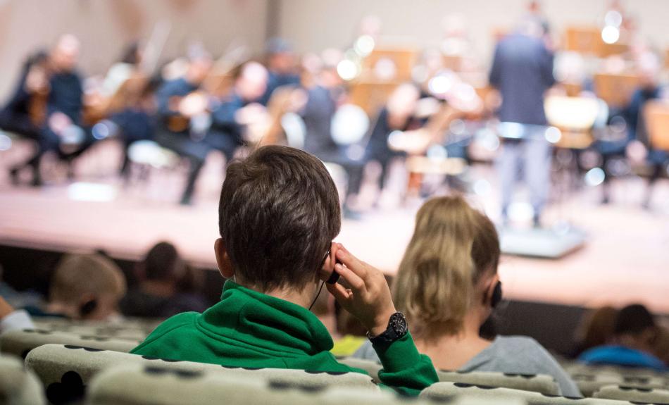 A rehearsal in Potsdam's Nicolai Hall, with commentary via OHRPHON audio guide