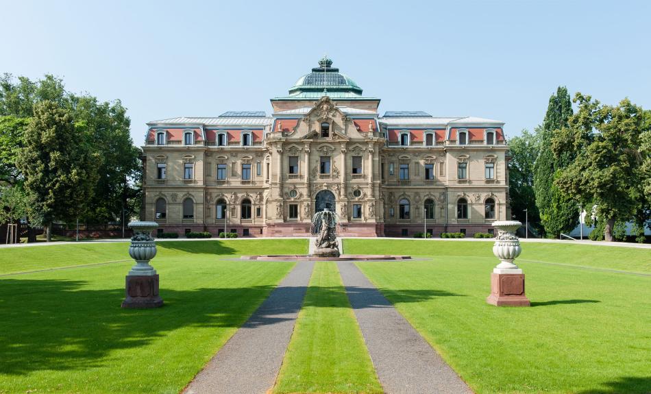 Abbildung: Das Palais in Frontalansicht