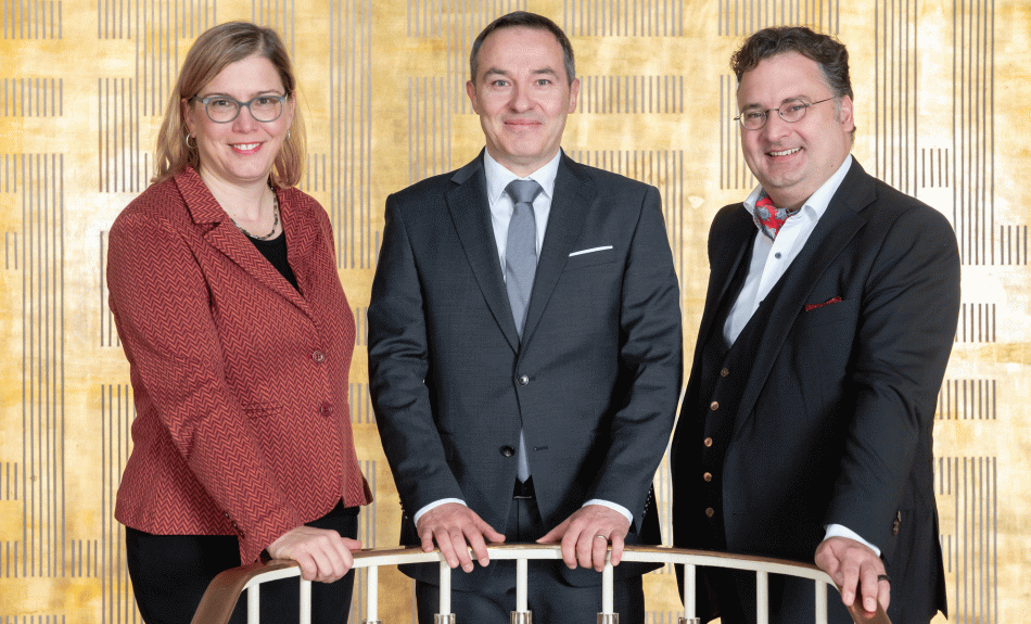 Vlnr Dr. Skadi Jennicke (Bürgermeisterin und Beigeordnete für Kultur der Stadt Leipzig), Ivan Repušić (designierter Gneralmusikdirektor der Oper Leipzig) und Tobias Wolff (Intendant der Oper Leipzig)