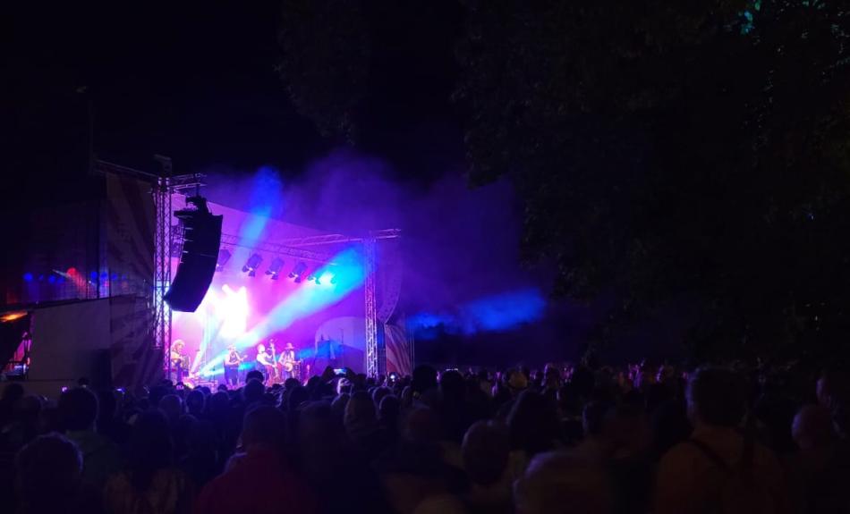 Abendliches Konzert auf dem Rudolstadt Festival 2023