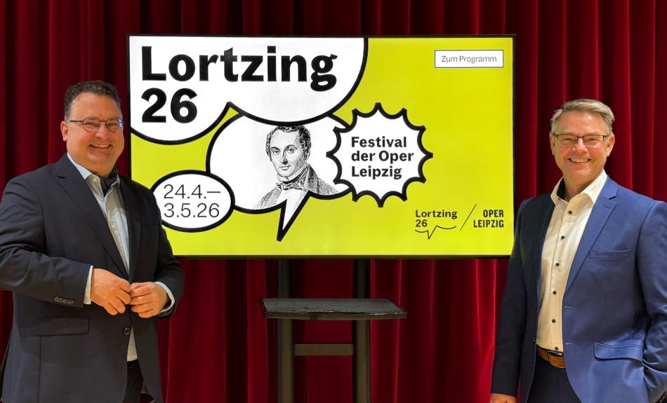 Abbildung: Pressefoto mit Präsentation des Festival-Logos