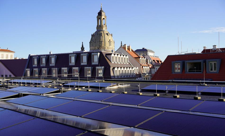 Solaranlage auf dem Dach des Kulturpalasts Dresden