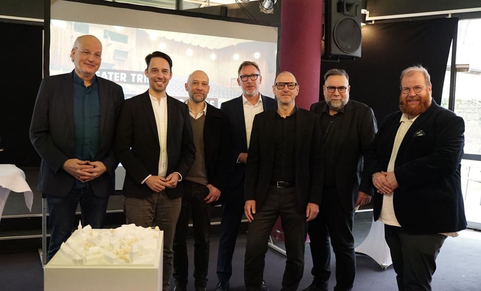 v.l.n.r.: Jurymitglied Matthias Sieveke, Intendant Lajos Wenzel, Architekten Stefan Knörnschild, Stephan Lücke, Michael Weigel, Intendant Manfred Langner und Kulturdezernent Markus Nöhl