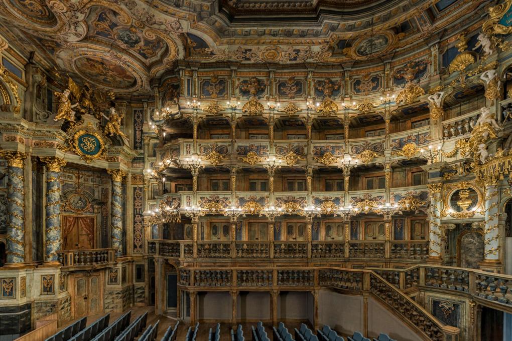 Blick auf die seitlichen Logen im Saal des Markgräflichen Opernhauses.