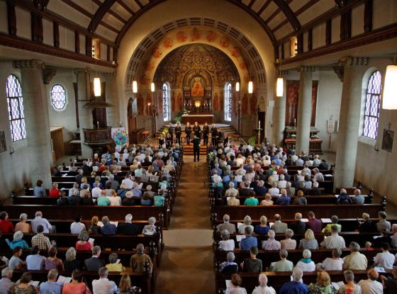 Konzert in einer vollbesetzten Kirche beim Festival Europäischer Kirchenmusik Schwäbisch Gmünd 2018.