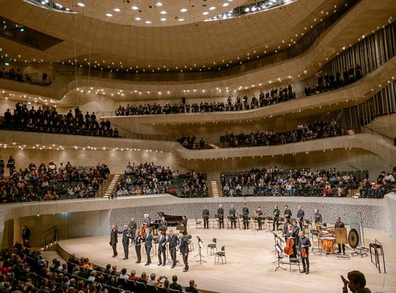 Das Ensemble Modern auf dem Internationalen Musikfest Hamburg in der Elbphilharmonie