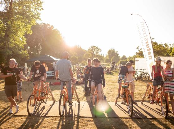 Standfahrräder zur Versorgung der Pedal Power Stage auf dem Futur 2 Festival