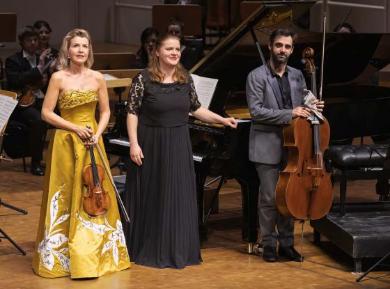 Benefizkonzert für ukrainische Kinder, März 2022, v.l.n.r.: Anne-Sophie Mutter, Lauma Skride und Pablo Ferrández