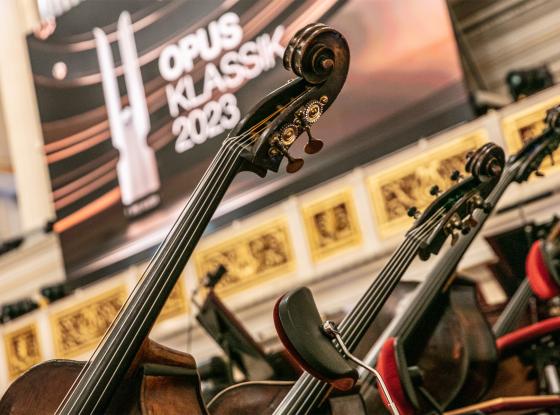 Abbildung: Bühne mit Instrumenten